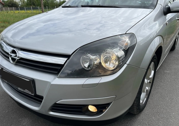 Opel Astra cena 11900 przebieg: 165000, rok produkcji 2005 z Sochaczew małe 497